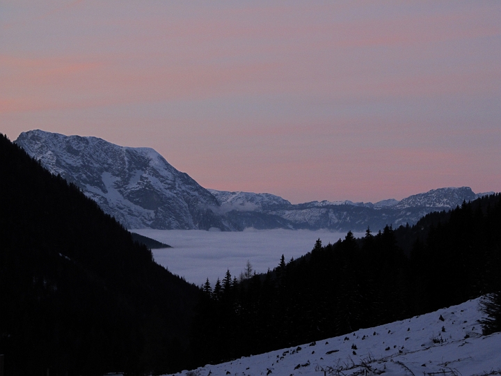 IMG_4418.JPG - Bei der Heimfahrt genießen wir noch einen Blick über dem Nebelmeer, bevor wir in dieses abtauchen.